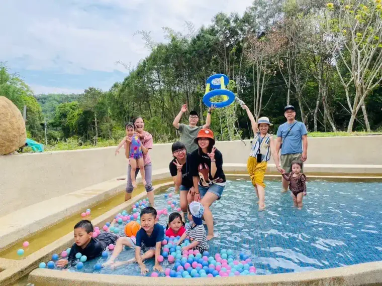 家庭戲水同樂